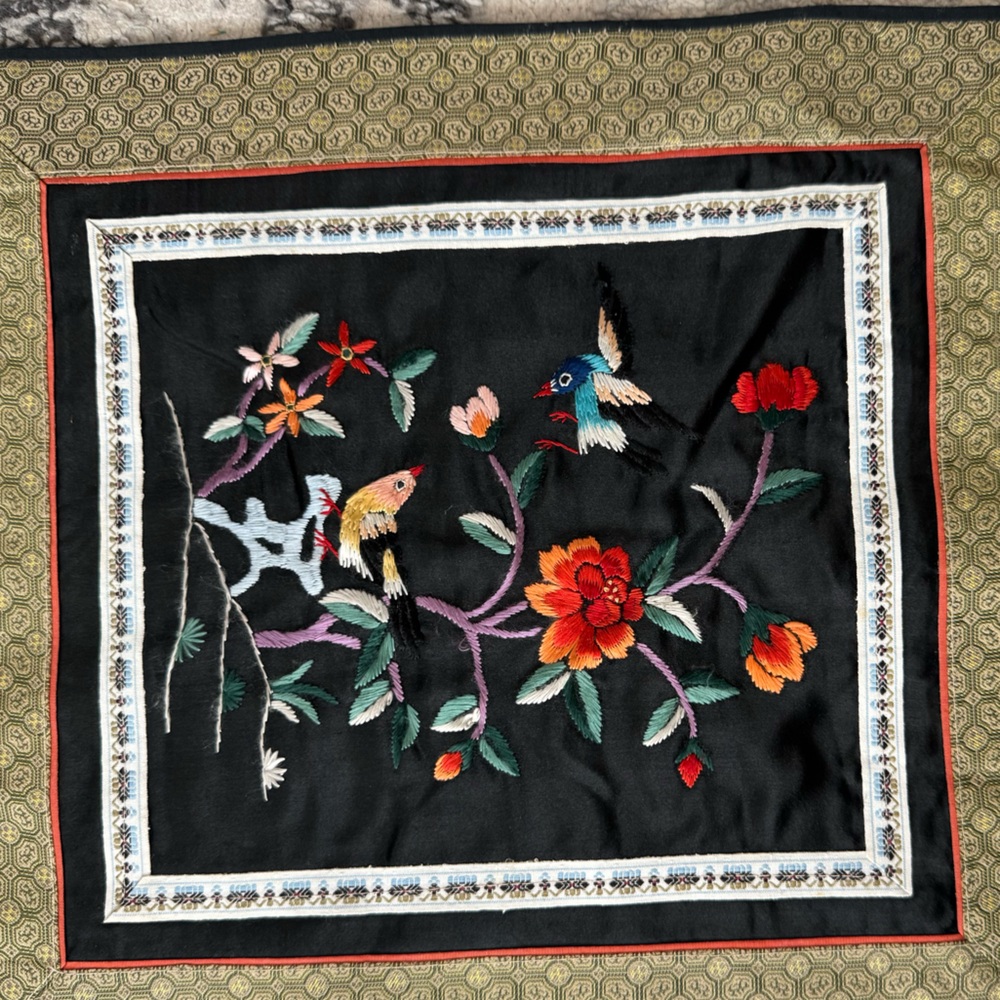 8- Chinese silk embroidered floral and birds panels ( all different stitching) - Picture 2 of 12
